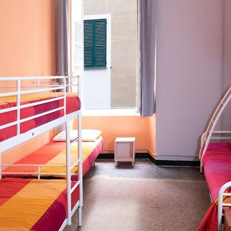 Manena Hostel Genova Bagian luar foto