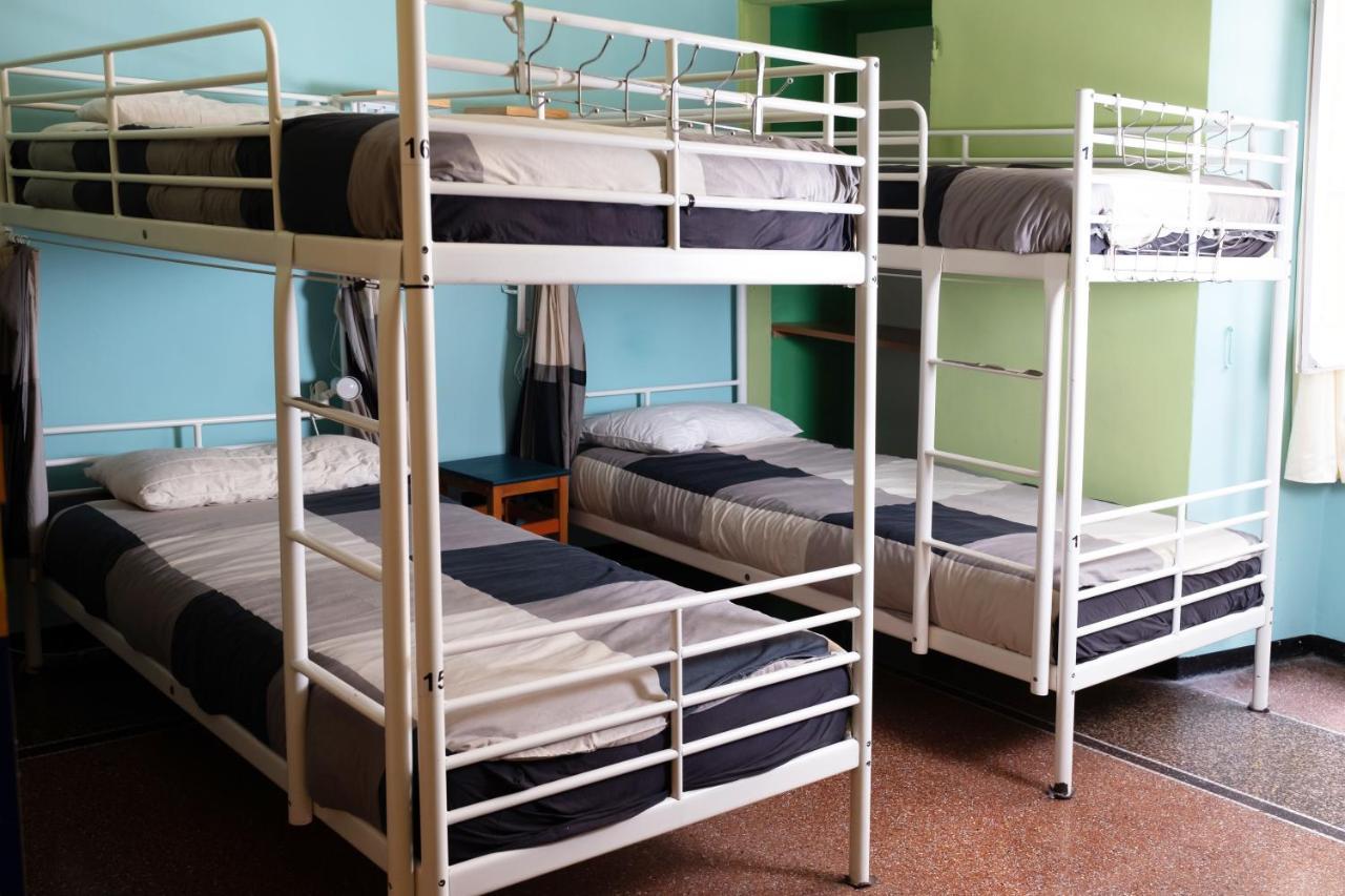 Manena Hostel Genova Bagian luar foto