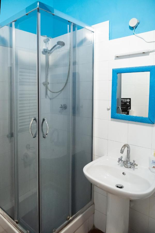 Manena Hostel Genova Bagian luar foto