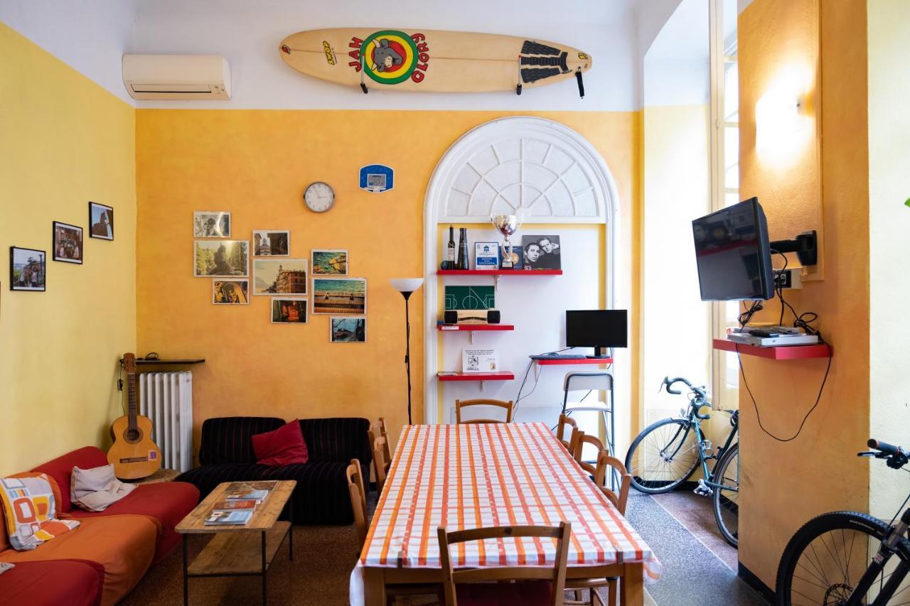 Manena Hostel Genova Bagian luar foto