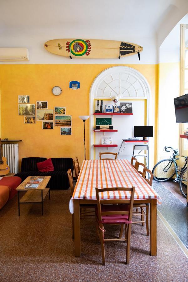 Manena Hostel Genova Bagian luar foto