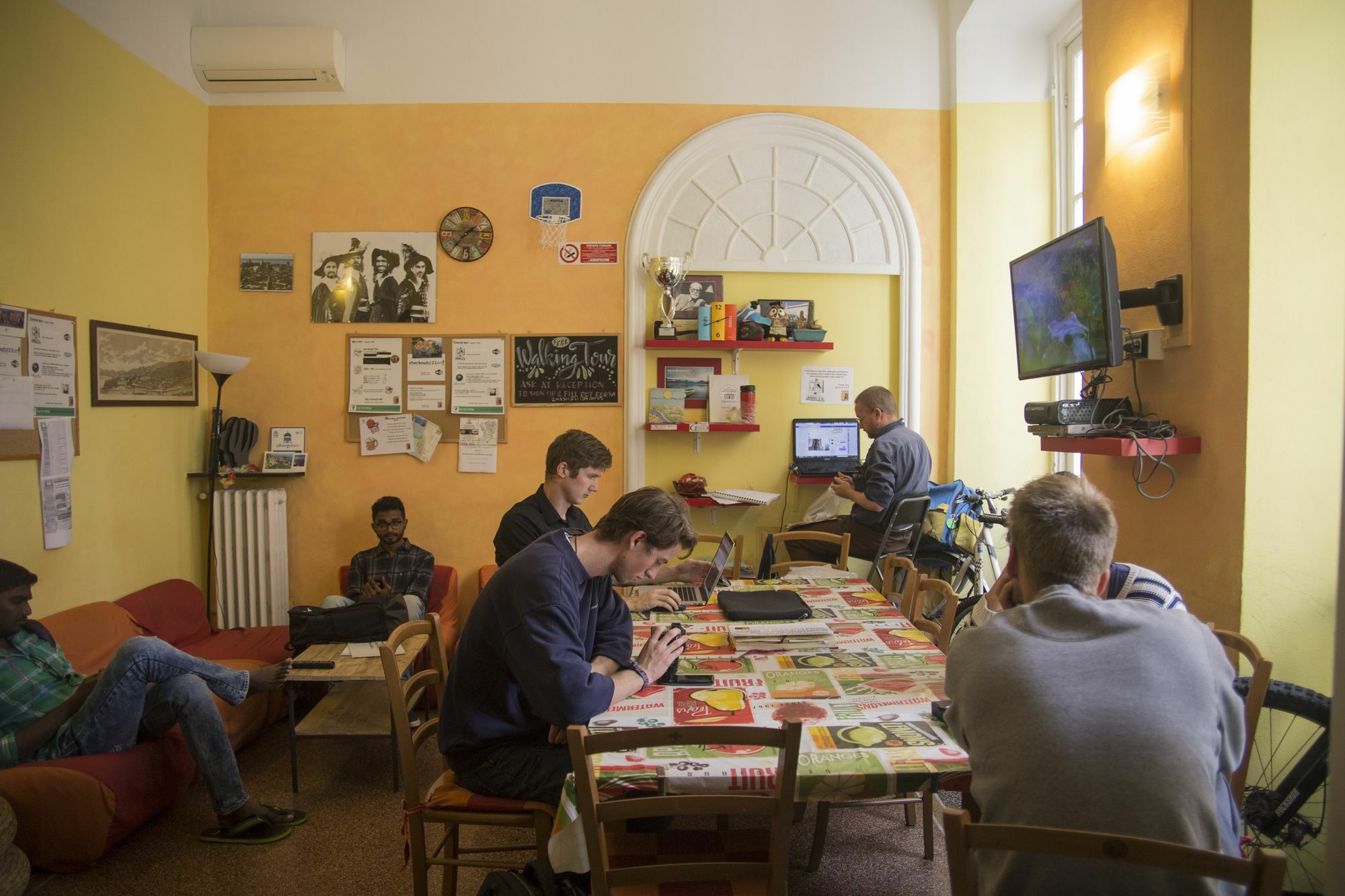 Manena Hostel Genova Bagian luar foto