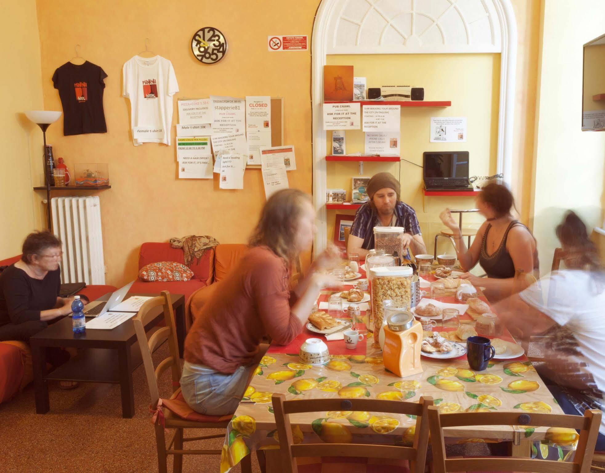 Manena Hostel Genova Bagian luar foto